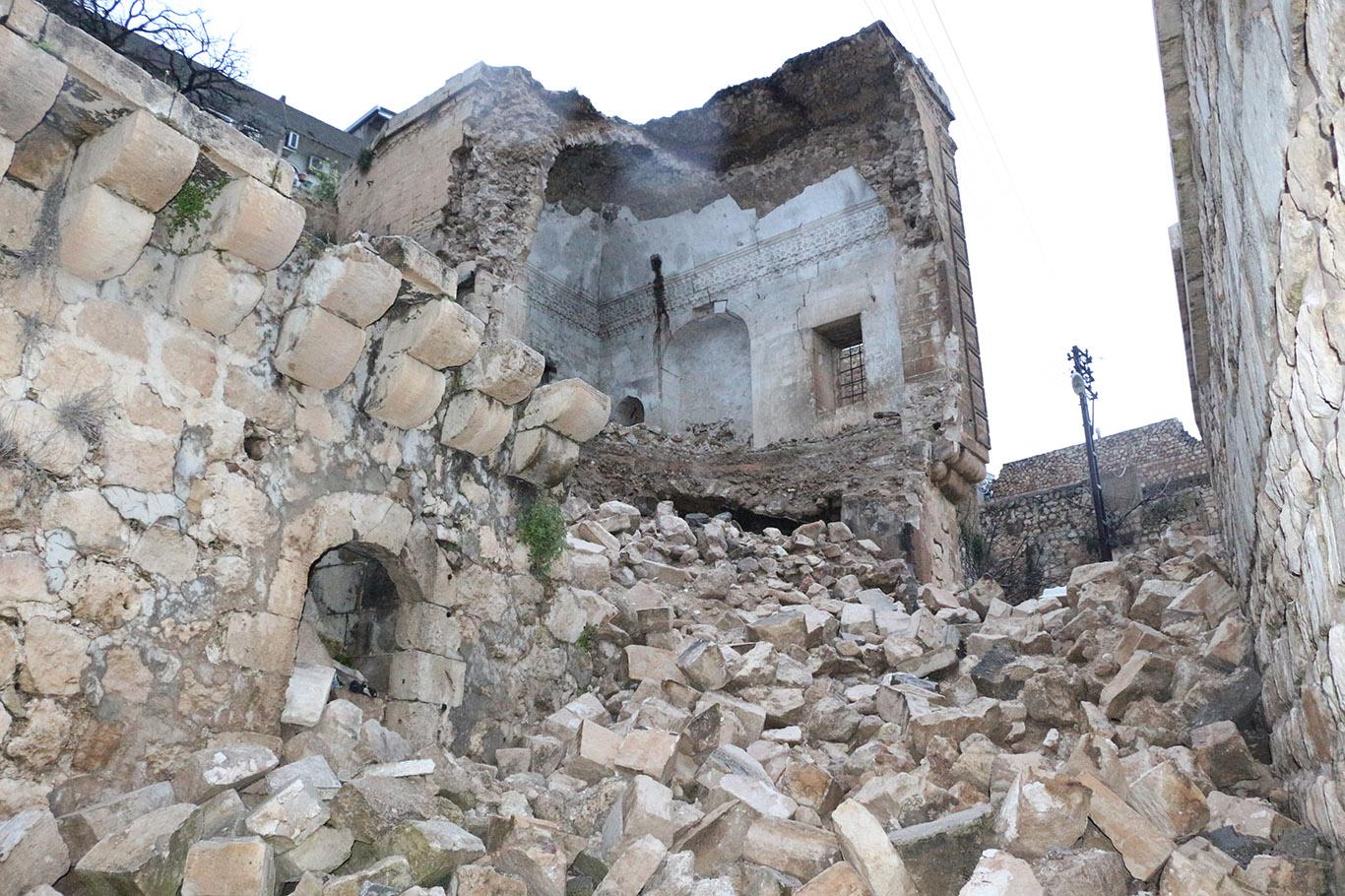 Mardin’in tarihi evleri bakımsızlıktan yıkılıyor